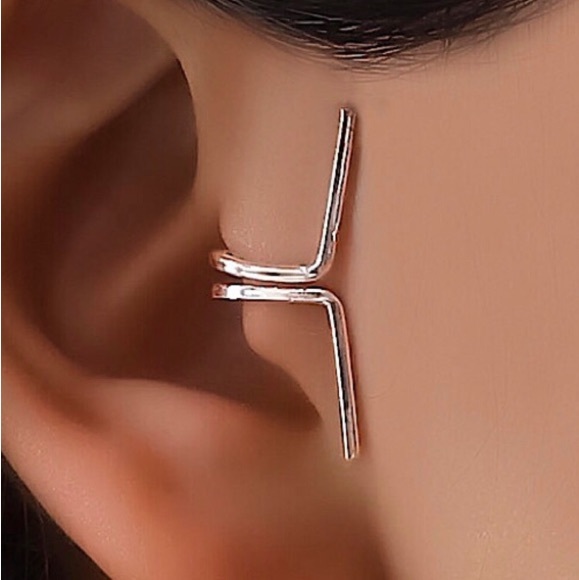 Jewelry - 💜10/$25💜NEW Silver Double Bar Simple Tragus Ear Cuff Earring